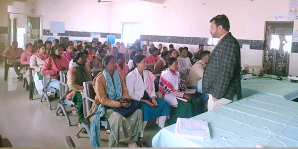 आयुष्मान कार्ड बनाने के लिए बगीचा के स्वास्थ्य कर्मचारियों को दिया गया प्रशिक्षण