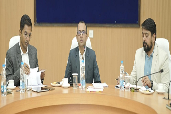 कलेक्टर ने ली समय सीमा की बैठक, विभागीय कार्यों की हुई समीक्षा