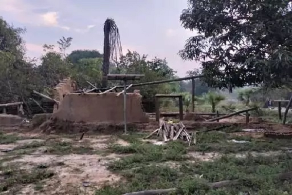 नक्सली कमांडर हिड़मा और देवा बारसे का घर टूटा, सवालों के घेरे में घटना