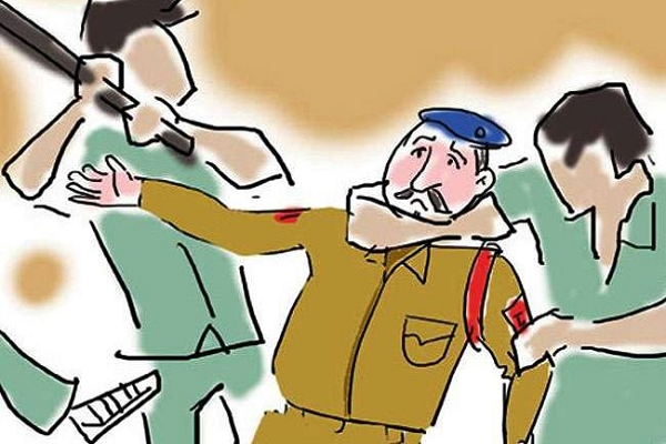 पान ठेला बंद करवाने पहुंचे पुलिस कर्मियों को बाप-बेटे ने पीटा...