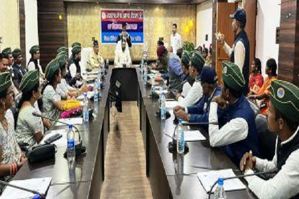 पूर्व सैनिकों व परिजनों की बेहतरी के लिए प्रशासन हरसंभव प्रयास करेगा : कलेक्टर