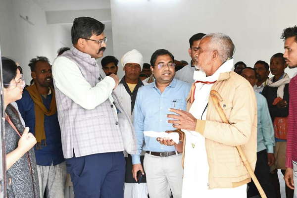 कलेक्टर ने तहसील कार्यालय रामचंद्रपुर का किया निरीक्षण