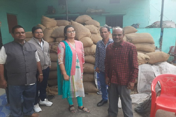 आधा दर्जन बिचौलियों से 1112 बोरी धान जब्त