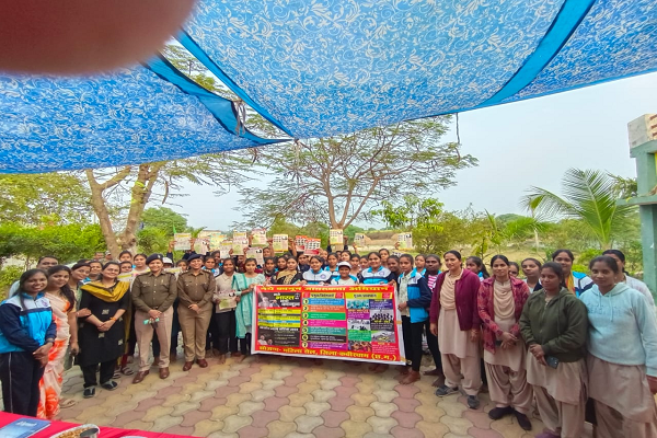 कबीरधाम पुलिस द्वारा स्कूल व कॉलेज के छात्राओं के लिए चलाया गया जन जागरूकता अभियान  