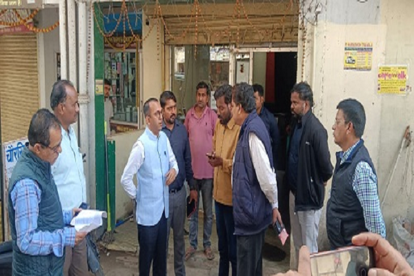  कलेक्टर ने वयवंदन शिविर का किया निरीक्षण