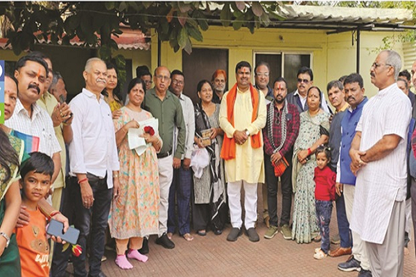 विधायक गजेन्द्र यादव ने भाजपा परिवार के साथ सुनी पीएम के मन की बात