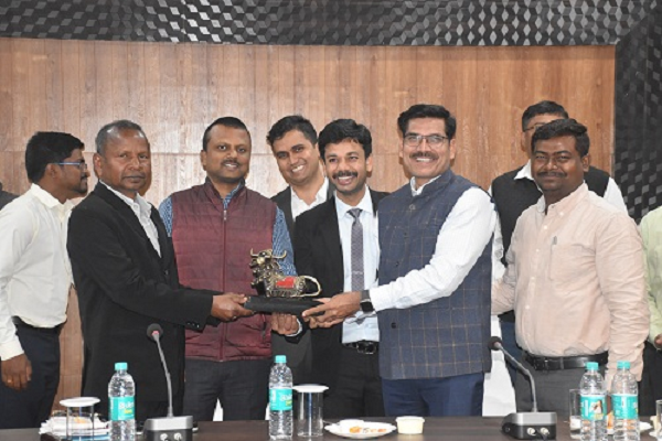 कलेक्टर को दी गई भावभीनी विदाई