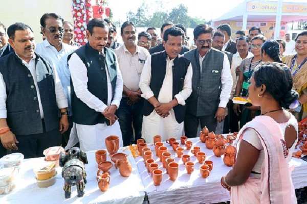 सरस मेले से महिला समूहों की प्रतिभा को मिल रहा मंच : सांसद