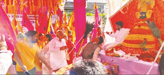 श्री श्याम बाबा की निशान शोभायात्रा में अरुण वोरा ने बढ़ाई आस्था की अलख