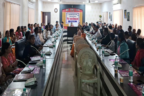 मनरेगा के तहत विशेषज्ञों ने मेट-फील्ड कर्मचारियों को दिया प्रशिक्षण