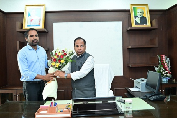 कलेक्टर ने नगर पालिक निगम रायपुर में प्रशासक का किया पदभार ग्रहण