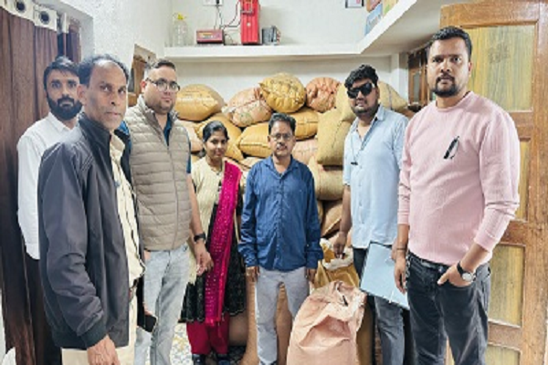 धान के अवैध संग्रहण पर जारी है कार्रवाई