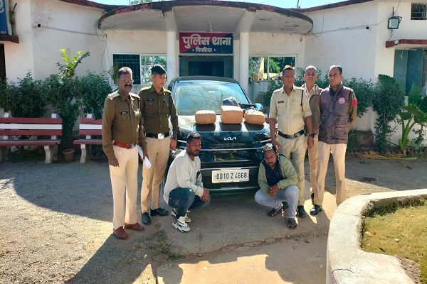  *कबीरधाम पुलिस की बड़ी कार्रवाई, 14.833 किलो गांजा और तीन मोबाइल के साथ दो तस्कर गिरफ्तार*  
