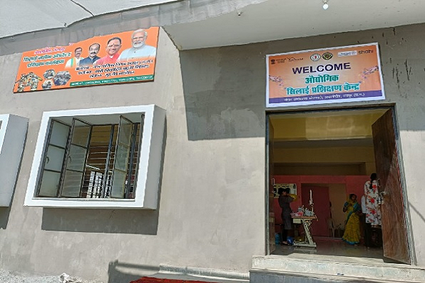 अमलीडीह में आत्मनिर्भर बनाने 30 हितग्राहियों को निशुल्क टेक्सटाईल प्रशिक्षण