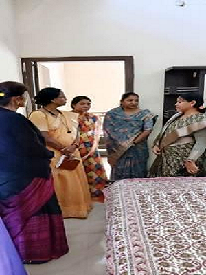 राज्य महिला आयोग की सदस्य ने किया सखी वन स्टॉप सेंटर का निरीक्षण