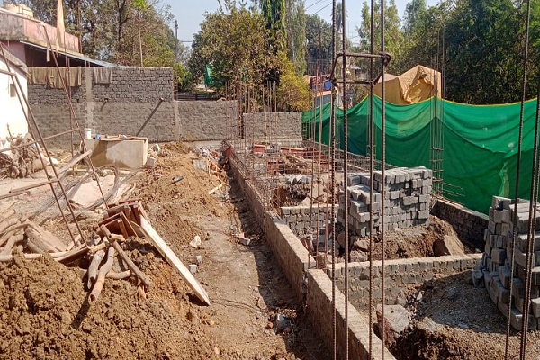  खुलेआम हरे पर्दे में छुप छुपाकर हो रहा अवैध निर्माण