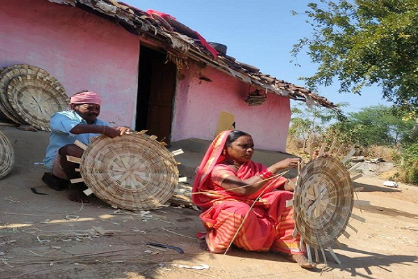 महतारी वंदन योजना से बांसशिल्प को नया आयाम