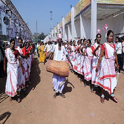 सरस मेला: स्व-सहायता समूह की दीदियों ने दी सांस्कृतिक कार्यक्रम की भव्य प्रस्तुति