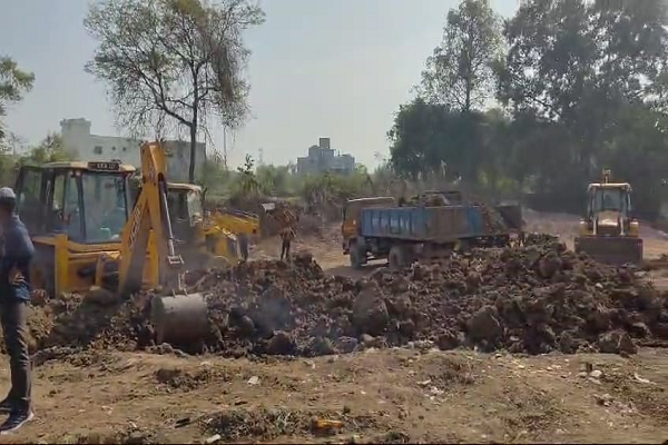 कोनी में तालाब को मूल स्वरूप लाने बड़ी कार्रवाई,निगम ने शुरू की खुदाई