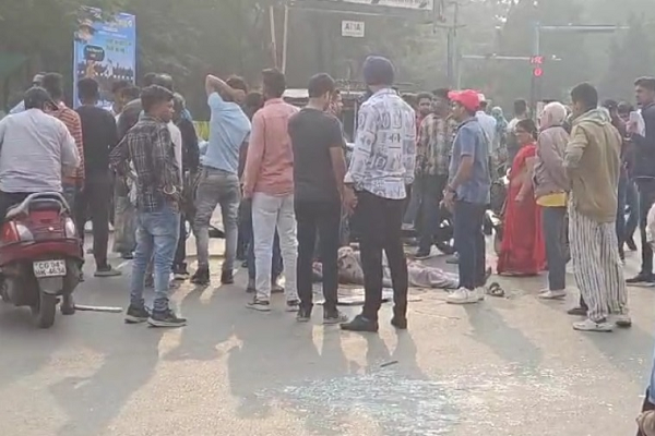 राजधानी में हादसा: सड़क पार कर रही महिला को कार ने मारी टक्कर...