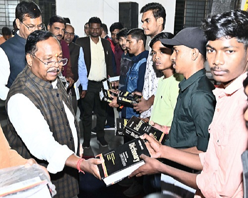 एकाग्रता के साथ कठिन परिश्रम से मिलती है मंजिल: रामविचार नेताम