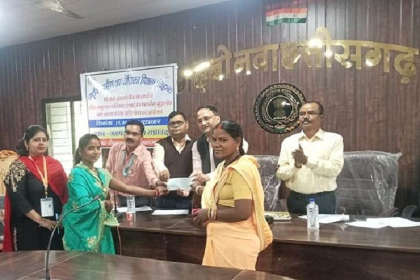 जनपद पंचायत डोंगरगढ़ के सभाकक्ष में बैंक लिंकेज कैम्प संपन्न
