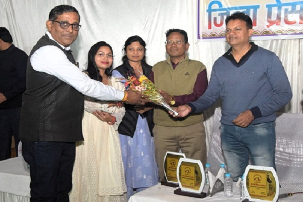 प्रशासन-पत्रकारों के बीच सार्थक संवाद की दिशा में प्रेस क्लब की पहल सराहनीय: कलेक्टर