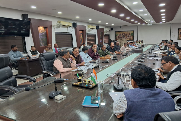 कलेक्टर की पहल से कर्मचारियों की समस्याओं का हो रहा समाधान