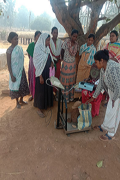 कलेक्टर की पहल से रनई बसाहट के ग्रामीणों को बसाहट में मिलने लगी है राशन सम्रागी