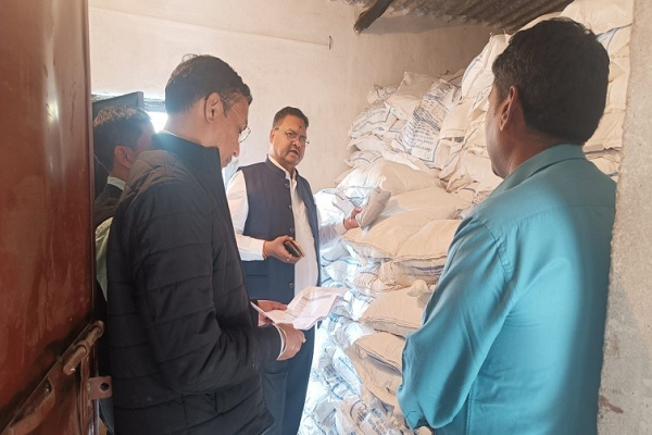 संयुक्त संचालक ने किया आंगनबाड़ी भवन व रेडी टू ईट गोदाम का अवलोकन