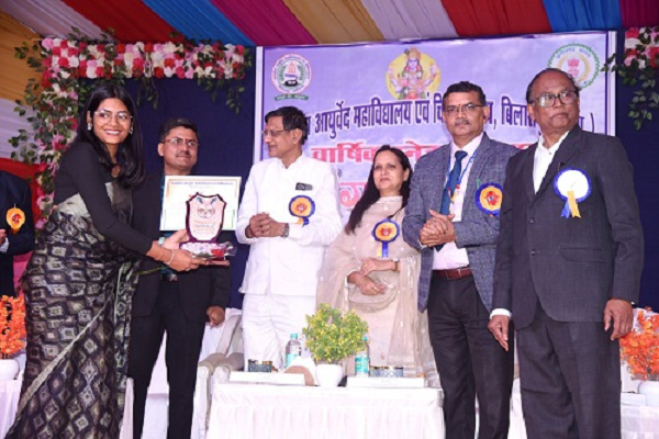 आयुर्वेद महाविद्यालय में वार्षिक उत्सव उमंग का आयोजन