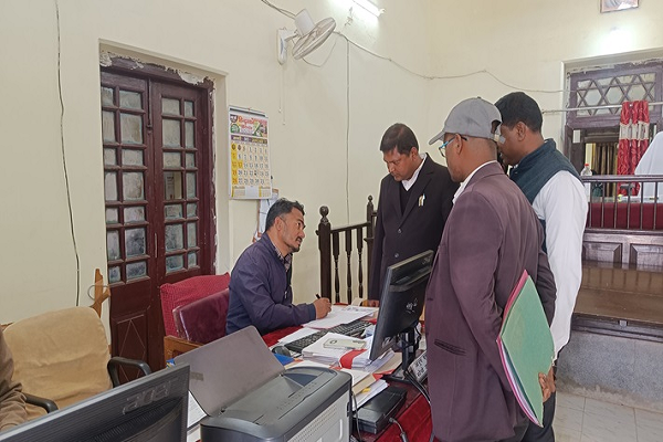 अम्बिकापुर में महापौर के लिए 01 और वार्ड पार्षदों के लिए 14 नामांकन पत्र किए गए क्रय