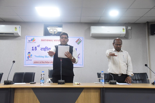 कलेक्टर ने जिले के मतदाताओं से की मताधिकार का प्रयोग करने की अपील