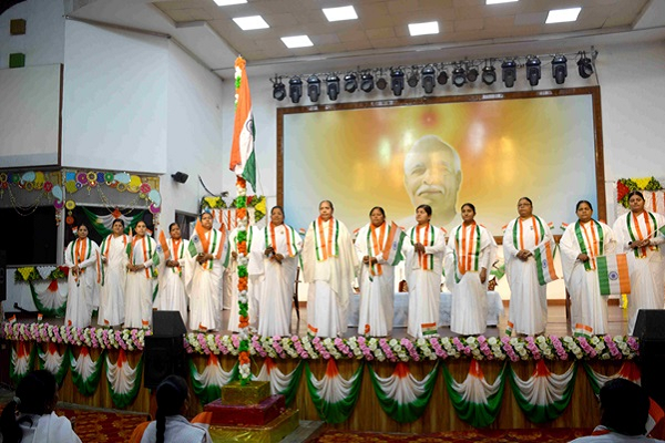शान्ति सरोवर रिट्रीट सेन्टर में गणतंत्र दिवस धूमधाम से मनाया
