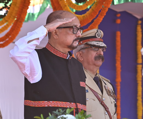  गणतंत्र दिवस के अवसर पर राज्यपाल श्री रमेन डेका द्वारा आज यहां राजधानी रायपुर में पुलिस परेड ग्राउंड में ध्वजारोहण किया गया और परेड की सलामी ली गई