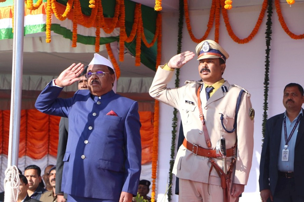 गणतंत्र दिवस पर रामविचार नेताम ने सूरजपुर में किया ध्वजारोहण