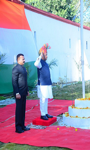 मुख्यमंत्री विष्णु देव साय ने सर्किट हाउस में किया ध्वजारोहण