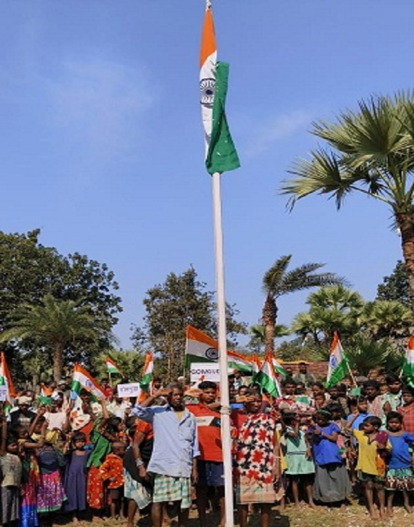 बस्तर संभाग के 26 गांवों में पहली बार लहराया तिरंगा