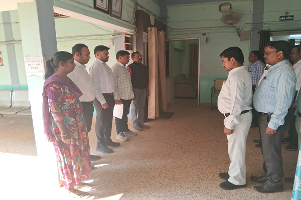 जिला पंचायत के अधिकारी-कर्मचारियों ने शहीदों को दी श्रद्धांजली