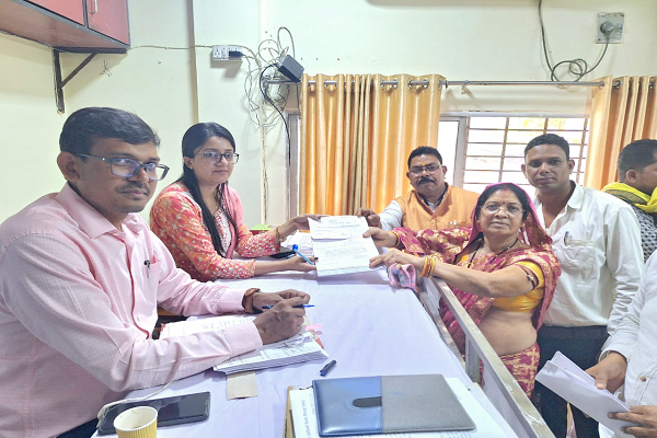 जिला पंचायत सदस्यों के लिए आज पच्चीस प्रत्याशियों ने किया नामांकन दाखिल 