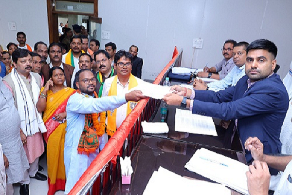 जिला पंचायत सदस्य के लिए 81 अभ्यर्थियों ने नाम निर्देशन पत्र किया दाखिल