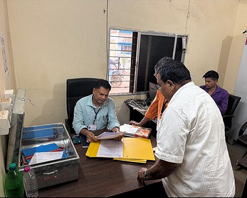 व्यय प्रेक्षक ने अभ्यर्थियों द्वारा प्रस्तुत लेखाओं का निरीक्षण किया