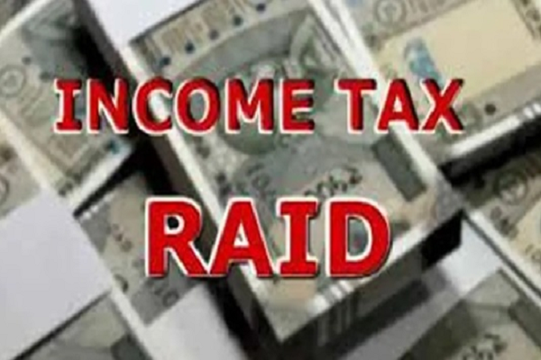 रायपुर और धमतरी जिले में दी दबिश, कारोबारियों के स्टॉक और दस्तावेजों की कर रहे जांच