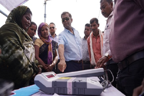 अजय सिंह ने प्रचार ईवीएम मशीन की लाइव डेमो का किया अवलोकन
