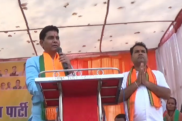 टंकराम वर्मा ने किया भटगांव का दौरा, बीजेपी प्रत्याशी के लिए मांगा वोट...