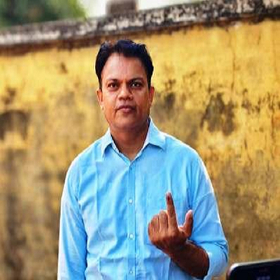 कलेक्टर इन्द्रजीत सिंह चन्द्रवाल ने किया मतदान