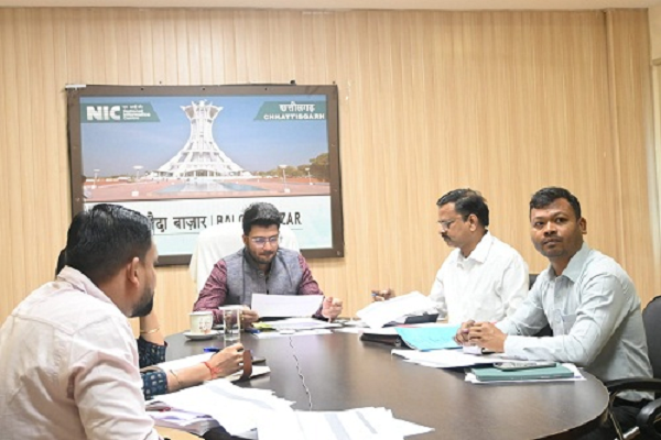 सामान्य प्रेक्षक ने की मतदान की समीक्षा