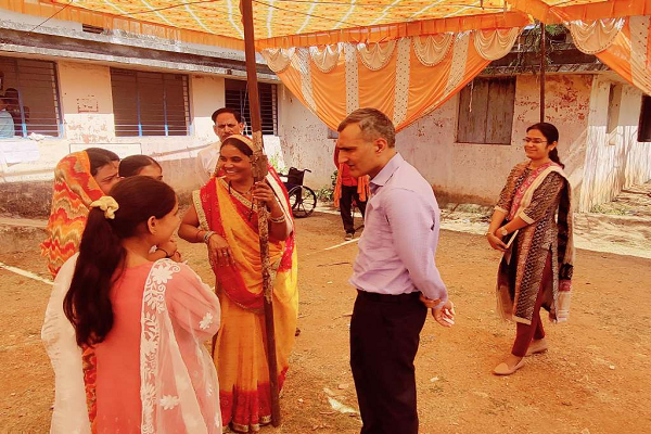 बेमेतरा कलेक्टर ने मतदान केंद्रों का निरीक्षण, मतदाताओं से मिले...