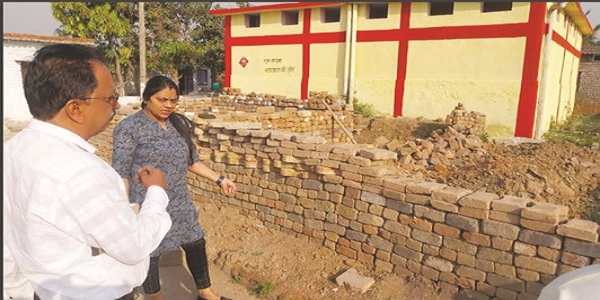 शौचालय मरम्मत के लिए रिसाली में आयुक्त ने बनवाई चेक लिस्ट