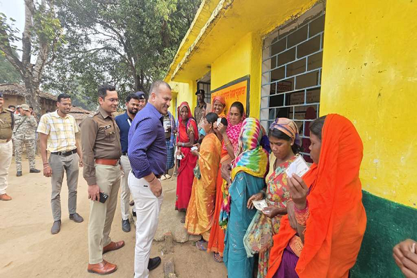 जनपद पंचायत सीतापुर, मैनपाट में दूसरे चरण का मतदान संपन्न